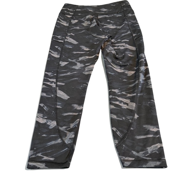 Victoria’s Secret Flow On Point Leggings Black Camouflage Large VS-Short ECU - Picture 3 of 15